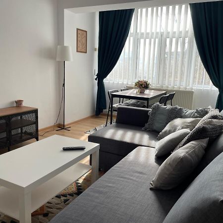 Apartament Cina Husi Exteriör bild