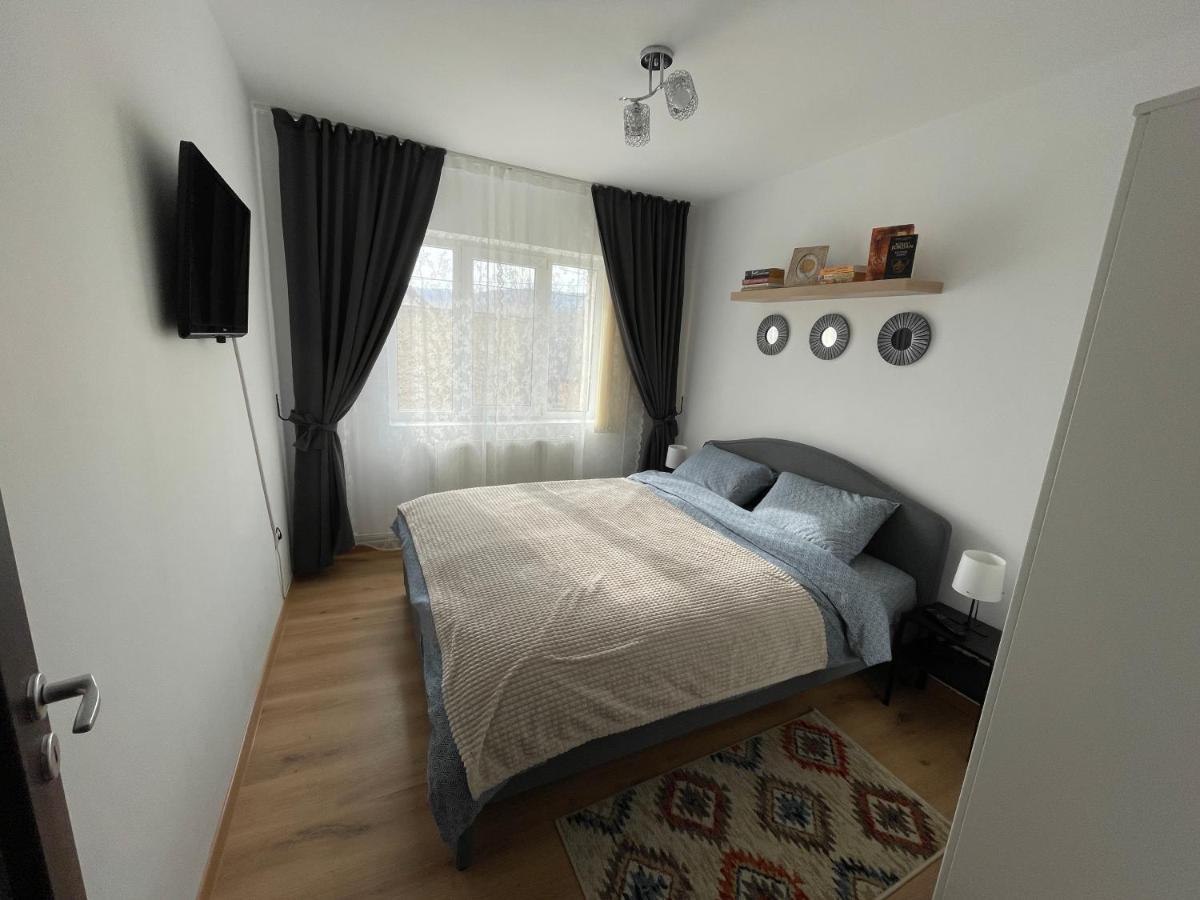 Apartament Cina Husi Exteriör bild