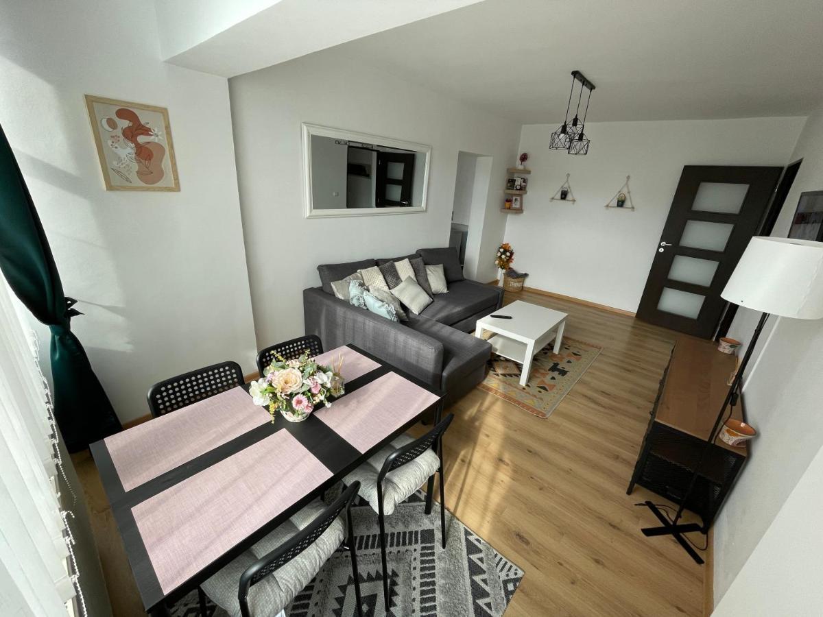 Apartament Cina Husi Exteriör bild
