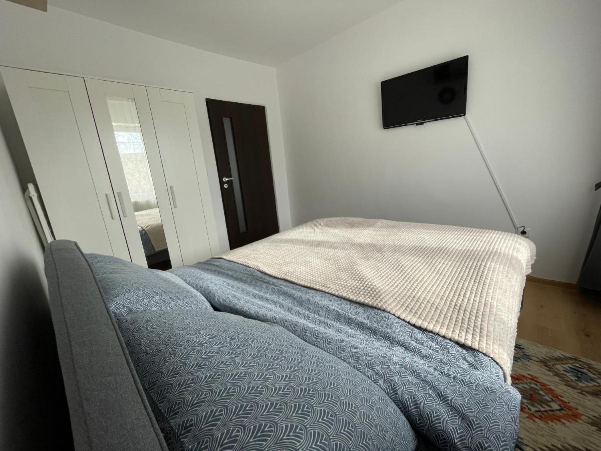 Apartament Cina Husi Exteriör bild