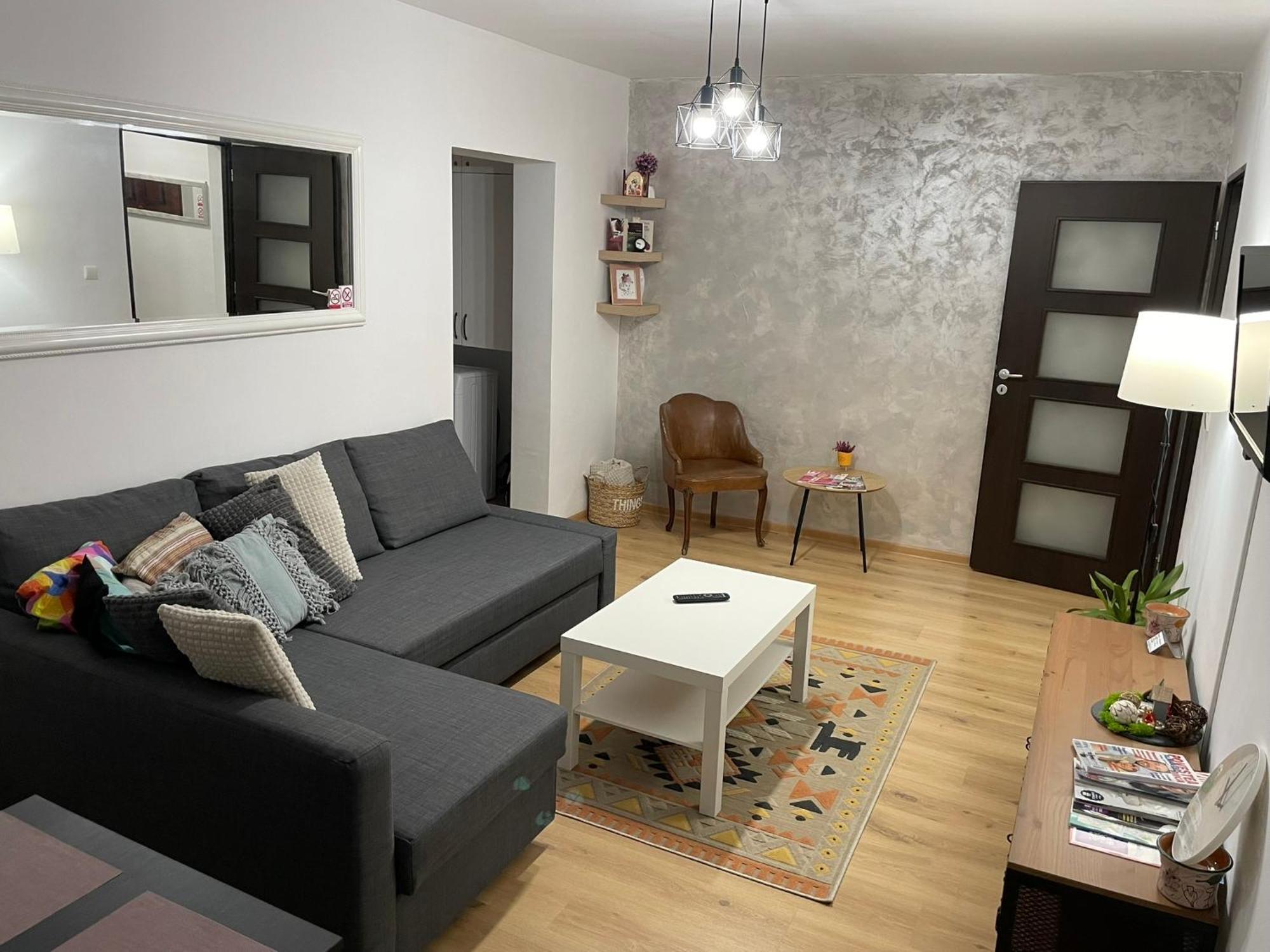 Apartament Cina Husi Exteriör bild